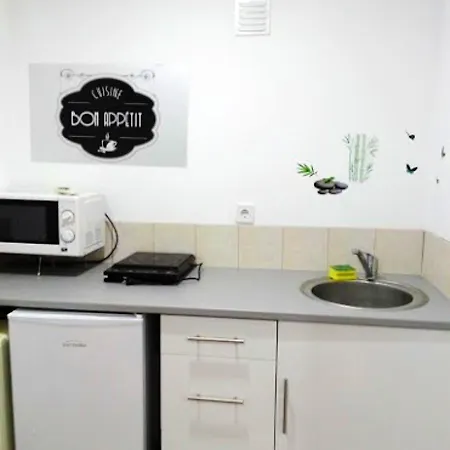 One Bedroom Bungalow With Shared Pool Enclosed Garden And Wifi At * 西尔韦斯