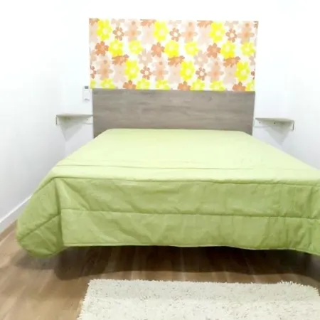 One Bedroom Bungalow With Shared Pool Enclosed Garden And Wifi At
